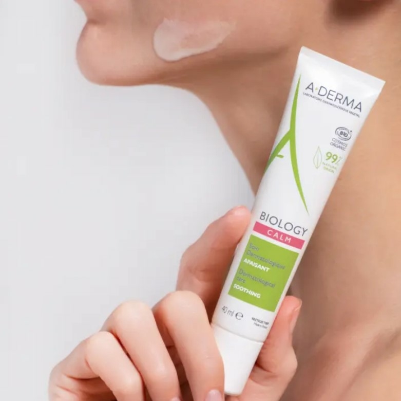 aderma-biology-calm-soin-dermatologique-apaisant-visage-cou-contour-yeux-tube-40-ml-peau-reactive-intolerante-produit-promo-prix-web-avis-pharmacie-en-ligne-luxembourg-pharmaglobe.lu