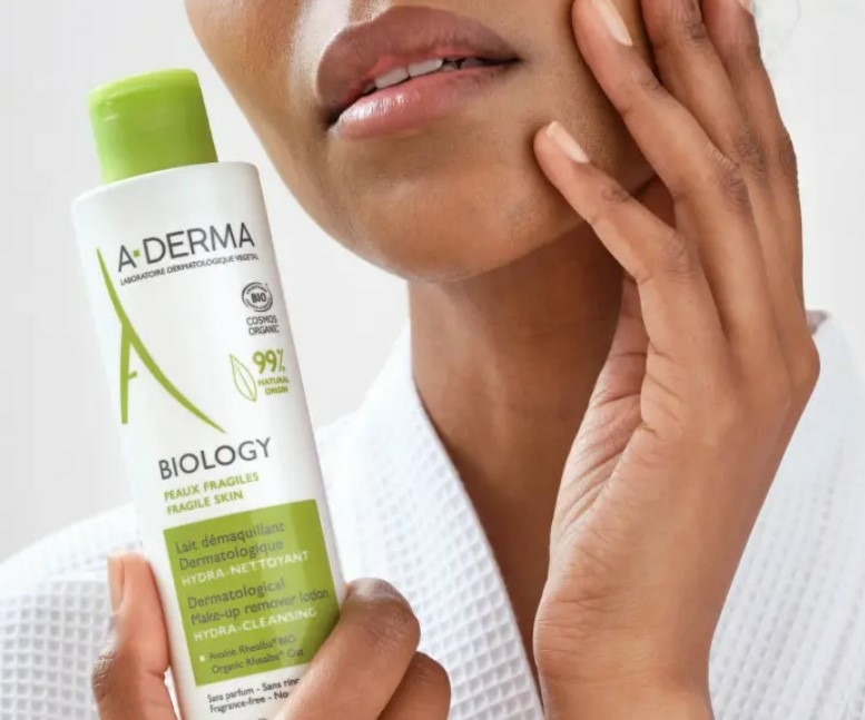 aderma-biology-lait-demaquillant-dermatologique-hydra-nettoyant-visage-flacon-400-ml-peaux-fragiles-produit-promo-prix-web-avis-pharmacie-en-ligne-luxembourg-pharmaglobe.lu