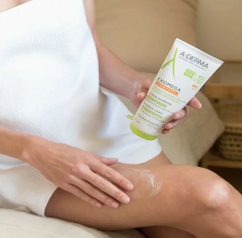 aderma-exomega-control-creme-emolliente-anti-demangeaisons-flacon-pompe-400-ml-eczema-atopique-produit-vente-prix-web-avis-pharmacie-en-ligne-luxembourg-pharmaglobe.lu