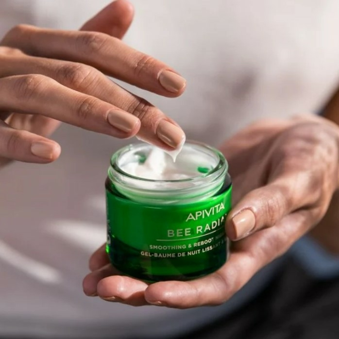 apivita-bee-radiant-gel-baume-nuit-lissant-regenerant-pot-50-ml-peau-neuve-produit-promo-vente-prix-web-avis-pharmacie-en-ligne-luxembourg-pharmaglobe.lu