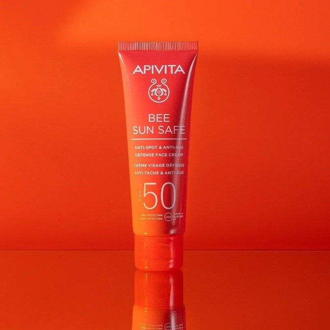 apivita-bee-sun-safe-creme-visage-defense-anti-tache-anti-age-spf-50-tube-50ml-produit-promo-prix-web-avis-parapharmacie-pharmacie-en-ligne-luxembourg-pharmaglobe.lu