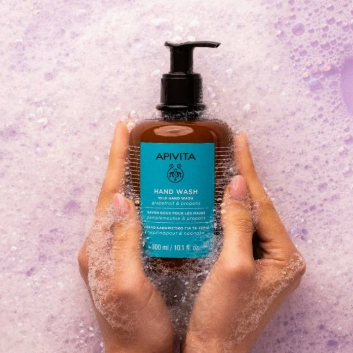 apivita-hand-care-savon-doux-mains-pamplemousse-propolis-flacon-pompe-300ml-produit-promo-vente-prix-web-avis-pharmacie-en-ligne-luxembourg-pharmaglobe.lu