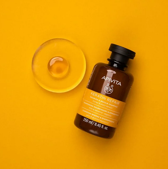 apivita-keratin-repair-shampooing-nourrissant-reparateur-flacon-250-ml-cheveux-secs-abimes-promo-prix-web-avis-pharmacie-en-ligne-luxembourg-pharmaglobe.lu