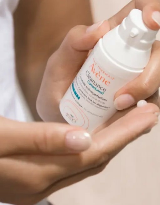 Avene-Cleanance-comedomed-acne-application-pharmaglobe