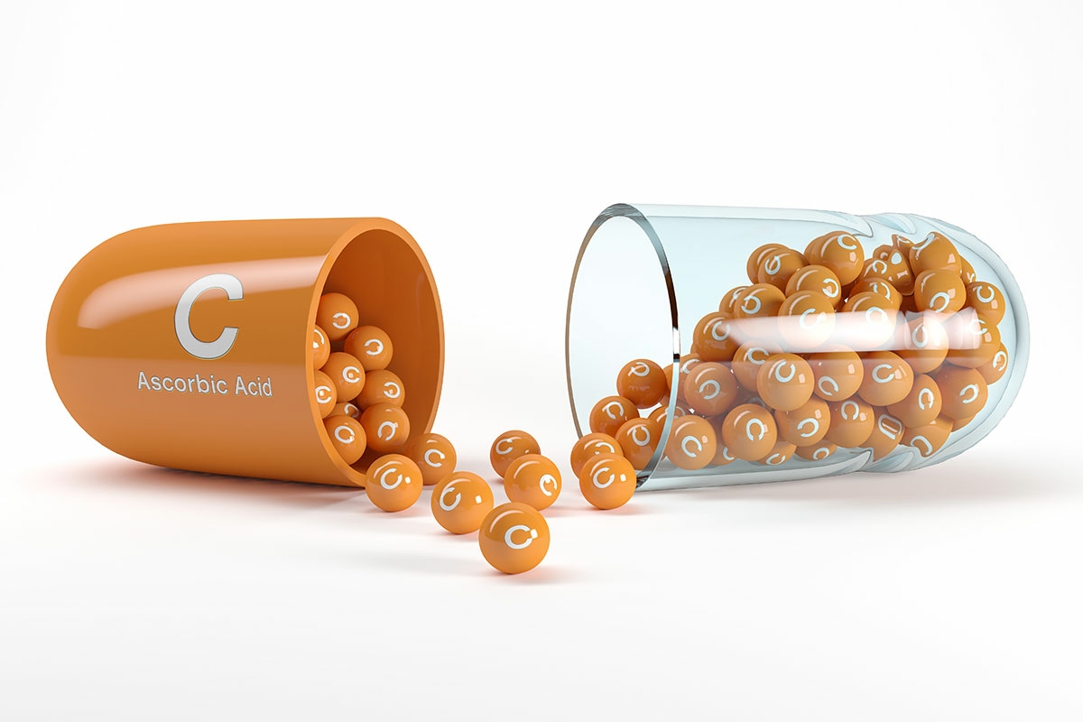 Capsules de vitamines C dans une grande gélule d’acide ascorbique