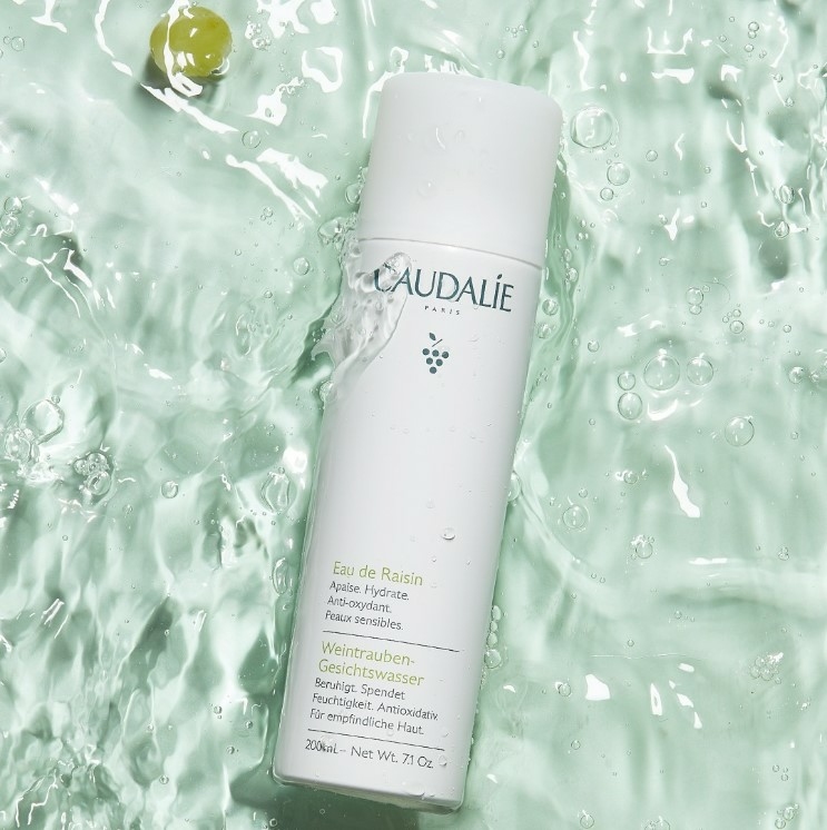 caudalie-eau-de-raisin-apaise-hydrate-peaux-sensibles-brume-200ml-vinotherapie-pharmaglobe.lu