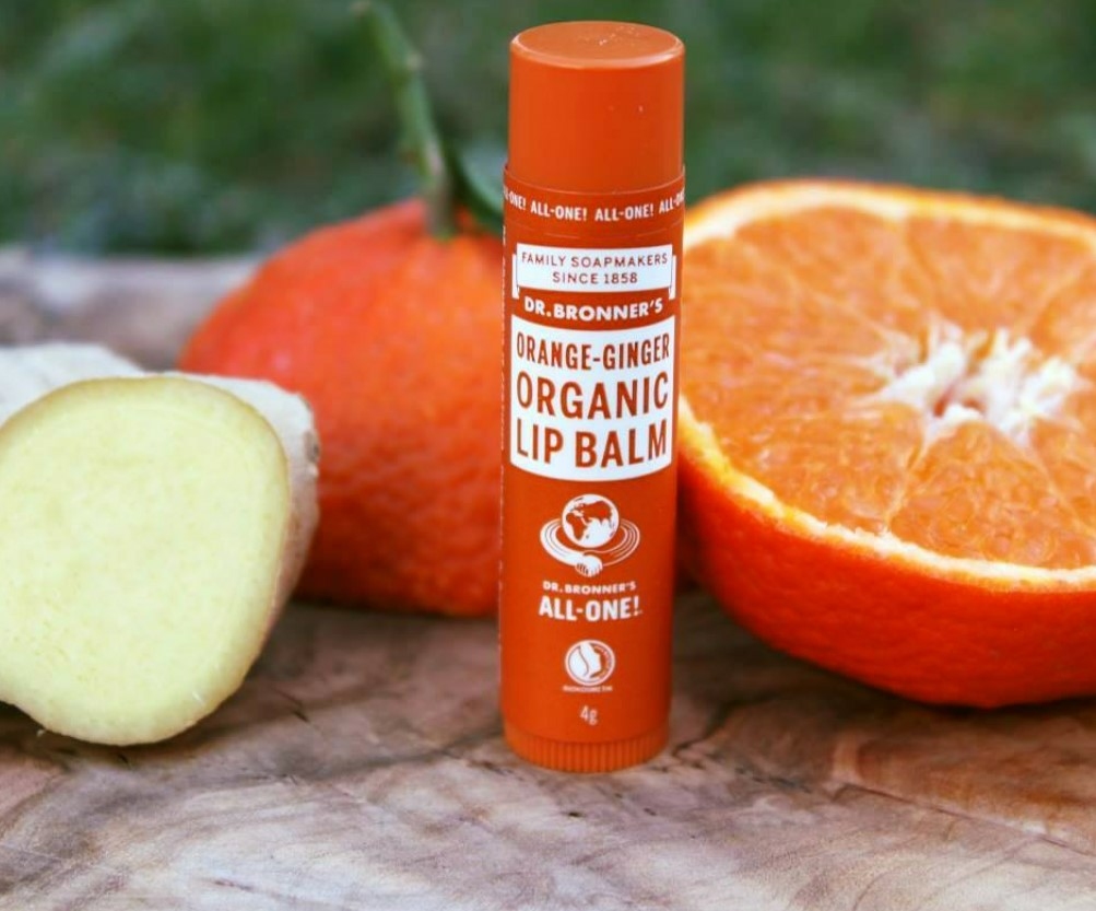 dr-bronner-s-baume-a-levres-orange-gingembre-stick-bio-cire-d-abeille-huiles-biologiques-description-pharmacie-en-ligne-luxembourg-pharmaglobe.lu