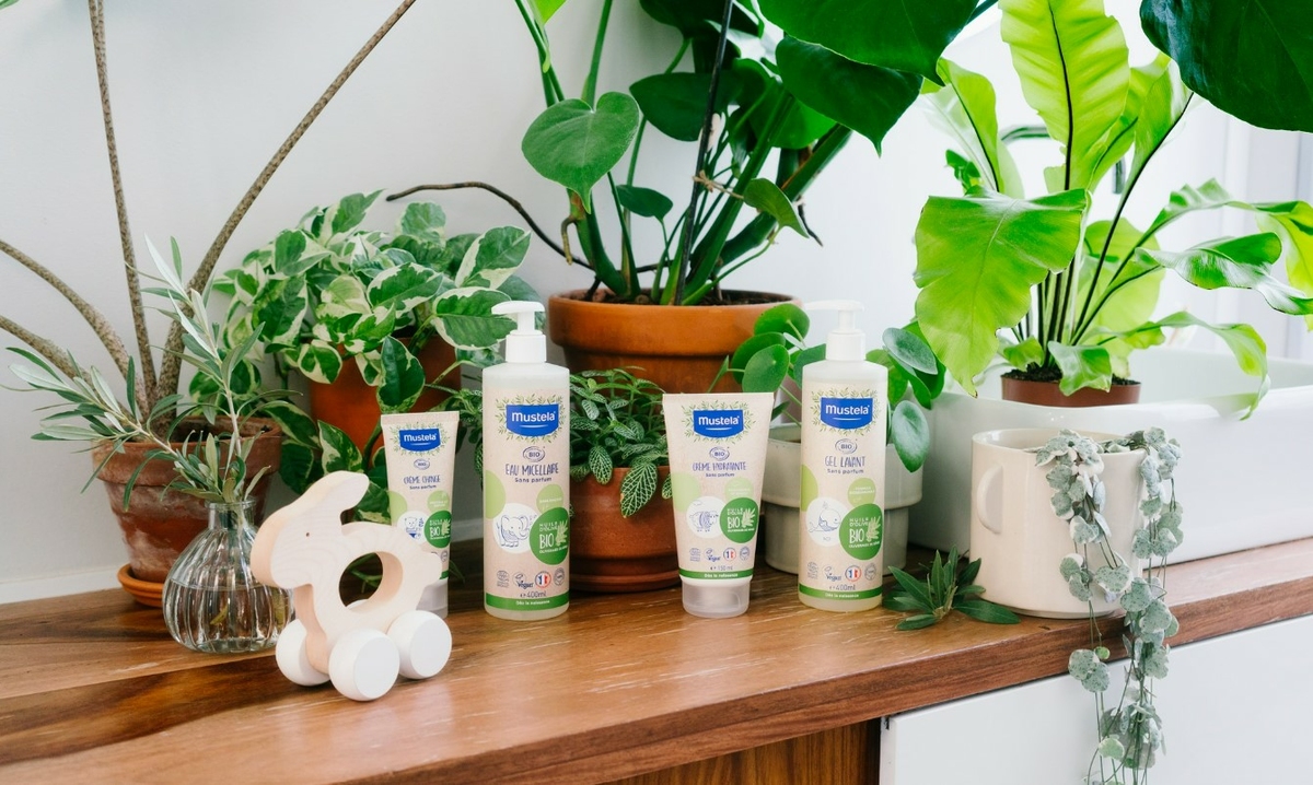 mustela-bio-creme-hydratante-visage-corps-sans-parfum-vegan-150-ml-mustela-soins-certifies-bio-description-pharmacie-en-ligne-luxembourg-pharmaglobe.lu