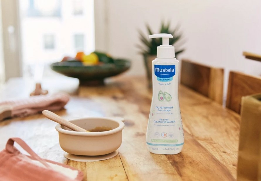 mustela-eau-nettoyante-bebe-sans-rincage-a-l-avocat-bio-peau-normale-500-ml-mustela-bebe-description-pharmacie-en-ligne-luxembourg-pharmaglobe.lu