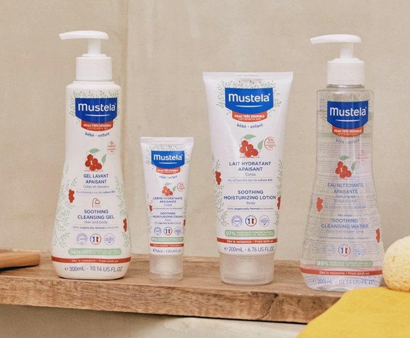 mustela-gel-lavant-apaisant-schisandra-avocat-peau-tres-sensible-flacon-300-ml-mustela-bebe-enfant-cosmetique-pharmacie-en-ligne-luxembourg-pharmaglobe.lu