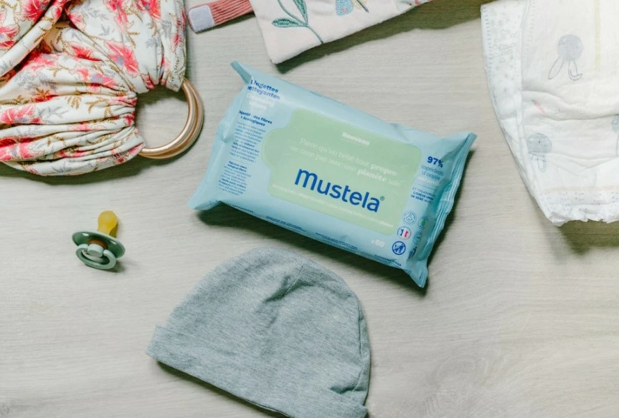 mustela-lingettes-nettoyantes-a-l-avocat-bio-60-lingettes-description-pharmacie-en-ligne-luxembourg-pharmaglobe.lu