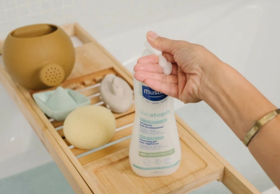 mustela-stelatopia-gel-lavant-tournesol-bio-flacon-500-ml-peau-atopique-bebe-enfant-description-pharmacie-en-ligne-luxembourg-pharmaglobe.lu