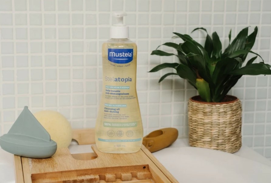 mustela-stelatopia-huile-lavante-peau-atopique-flacon-500-ml-mustela-bebe-enfant-description-pharmacie-en-ligne-luxembourg-pharmaglobe.lu.