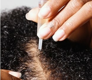 Phytocyane-anti-chute-femme-masser-pharmaglobe