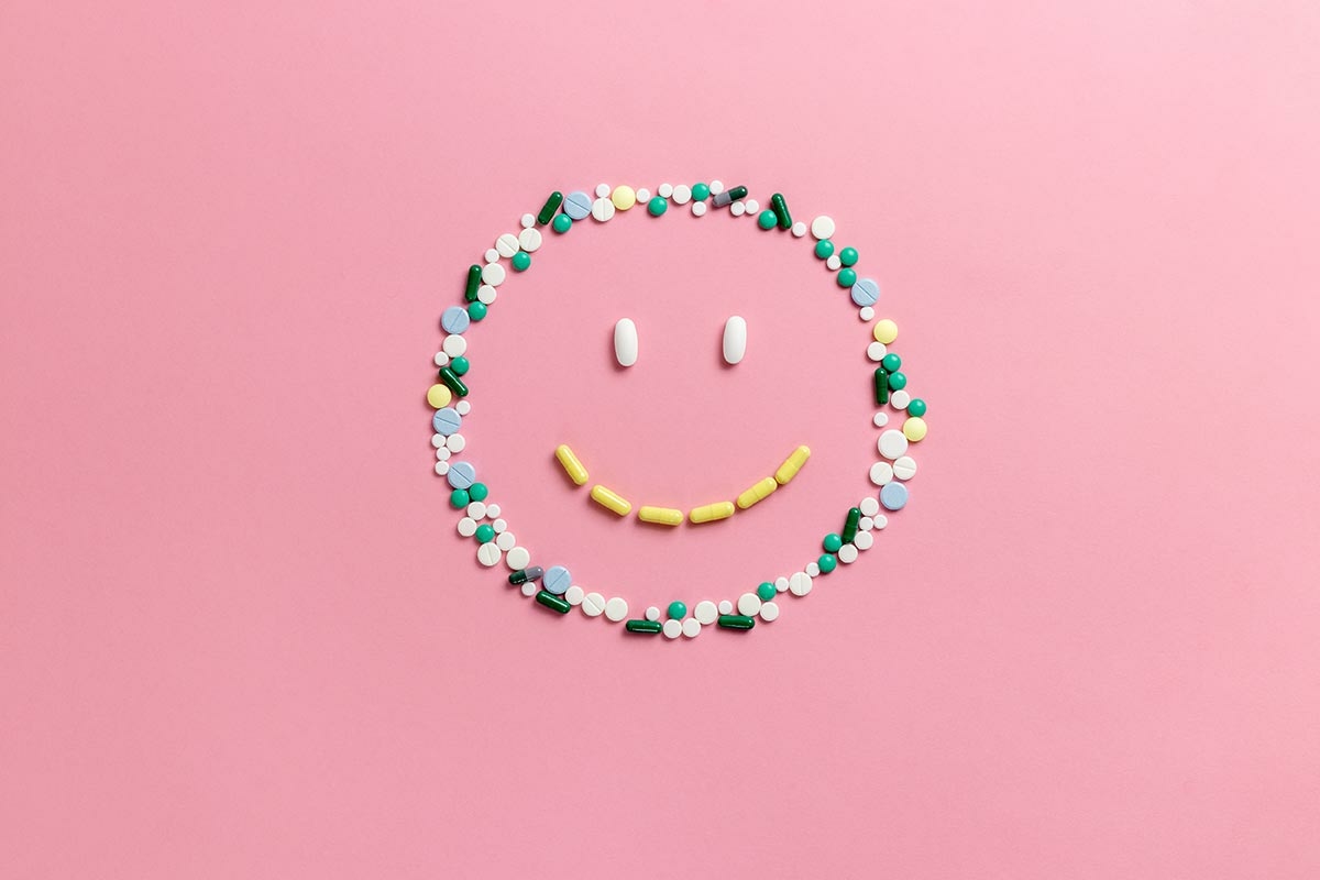 Smiley réalisé en comprimés de vitamines anti-dépression