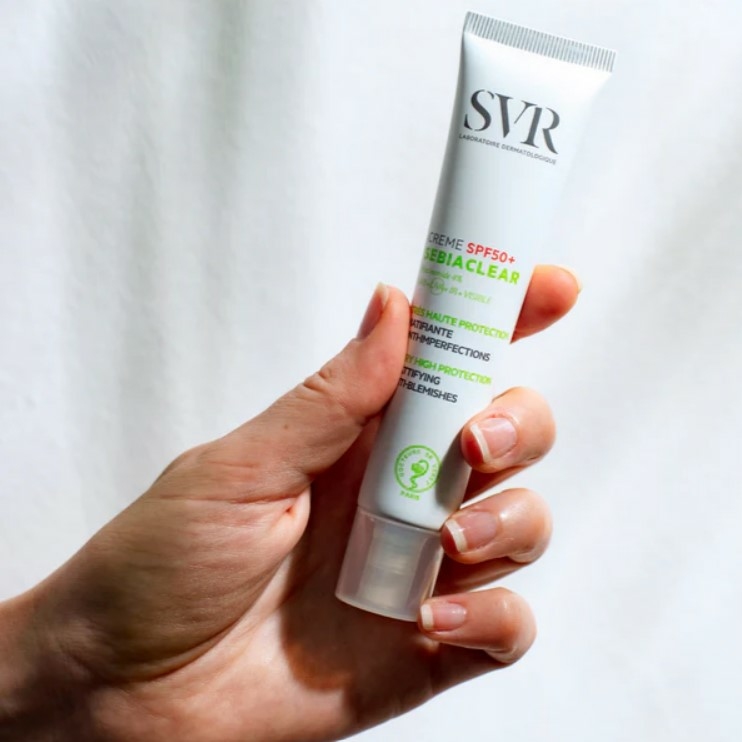 svr-sebiaclear-creme-spf-50-tube-40-ml-peaux-grasses-imperfections-effet-rebond-exposition-uv-produit-description-avis-pharmacie-en-ligne-luxembourg-pharmaglobe.lu